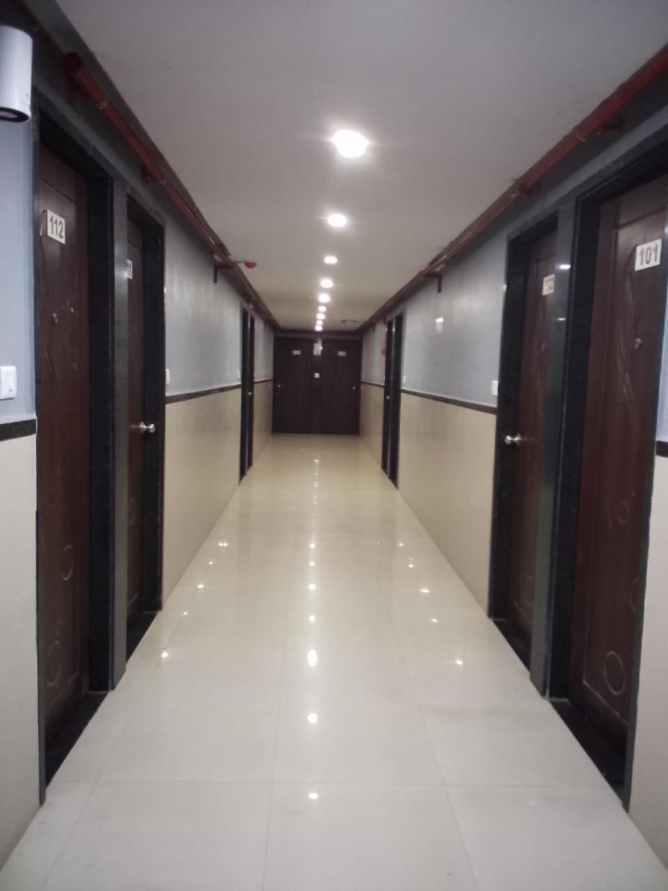 Infinity Rooms & Banquet Сурат Екстер'єр фото