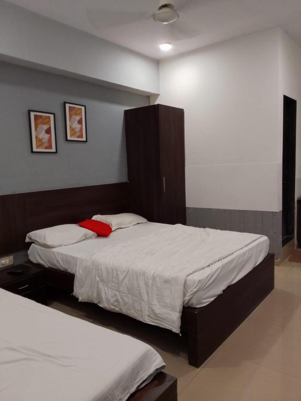 Infinity Rooms & Banquet Сурат Екстер'єр фото